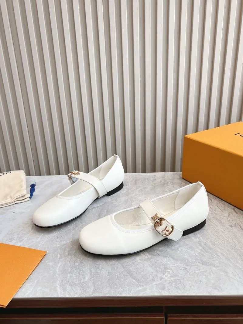 Louis Vuitton Low Shoes Bold 31628