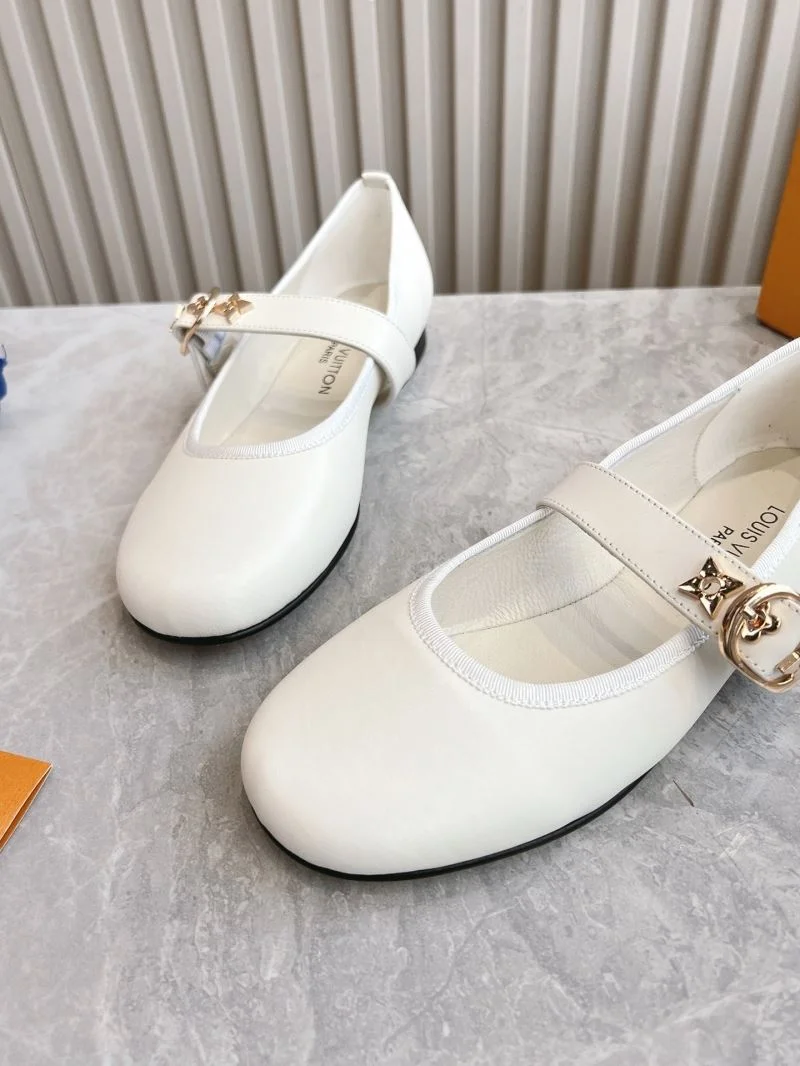 Louis Vuitton Low Shoes Bold 31628