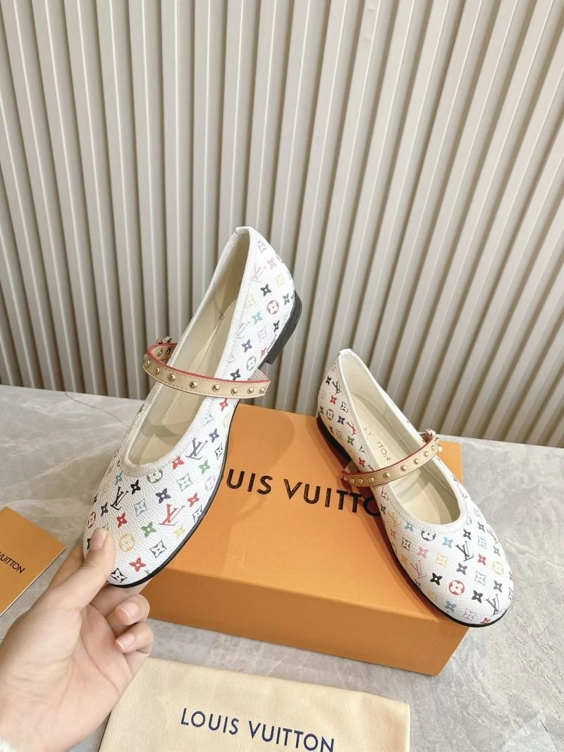 Louis Vuitton Low Shoes Attractive 31611