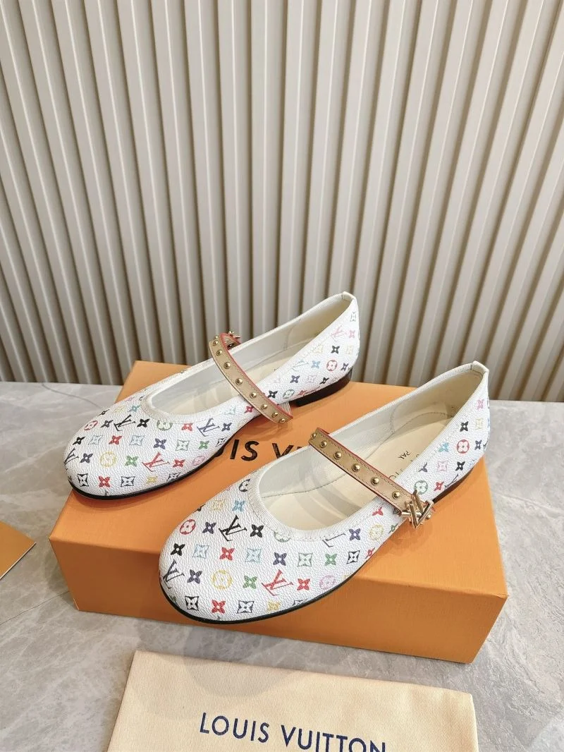 Louis Vuitton Low Shoes Attractive 31611