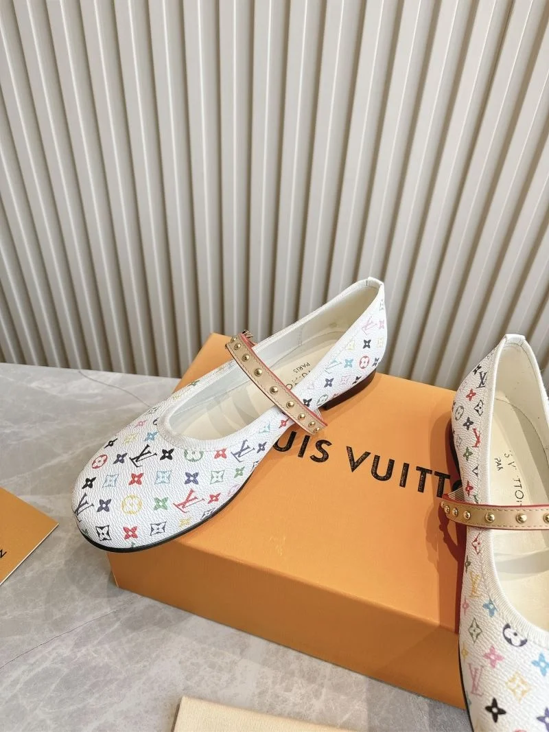 Louis Vuitton Low Shoes Attractive 31611