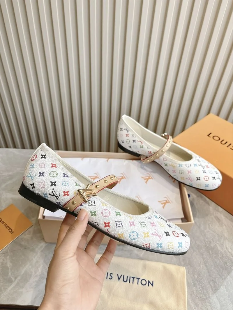 Louis Vuitton Low Shoes Attractive 31611