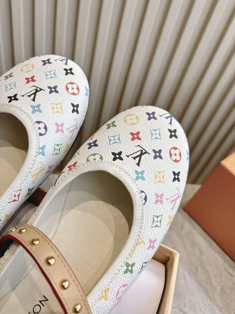 Louis Vuitton Low Shoes Attractive 31611