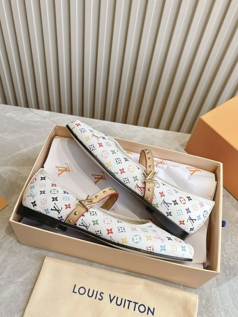 Louis Vuitton Low Shoes Attractive 31611