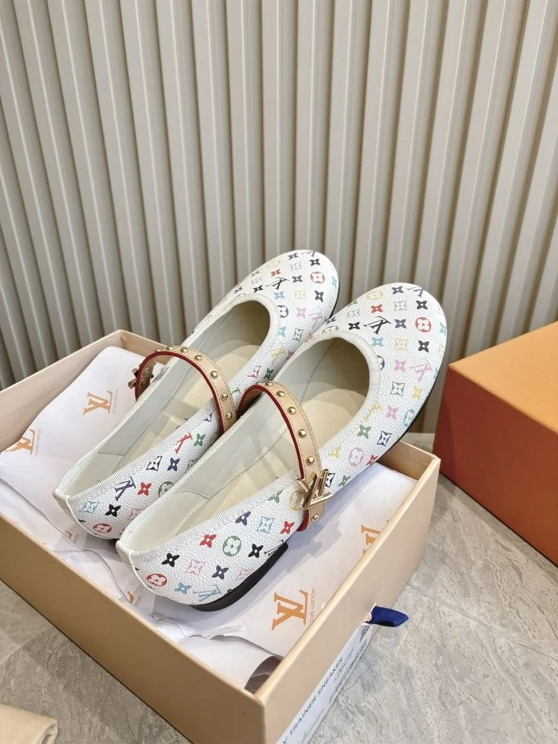 Louis Vuitton Low Shoes Attractive 31611