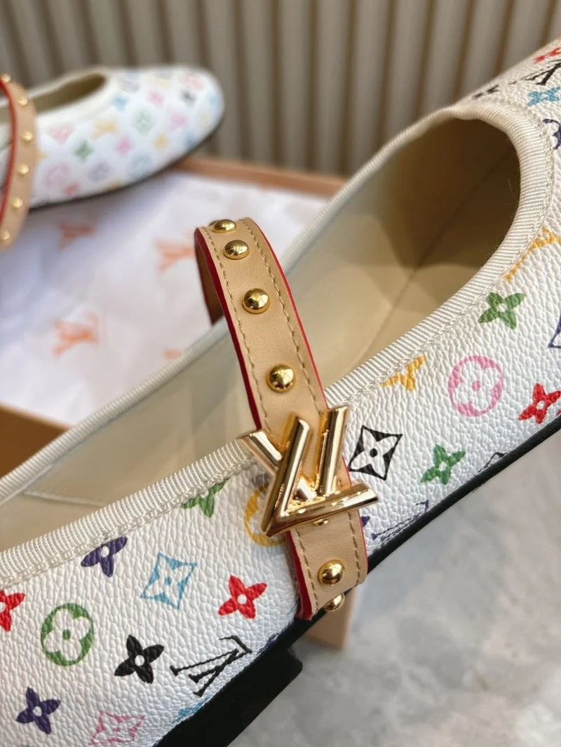 Louis Vuitton Low Shoes Attractive 31611