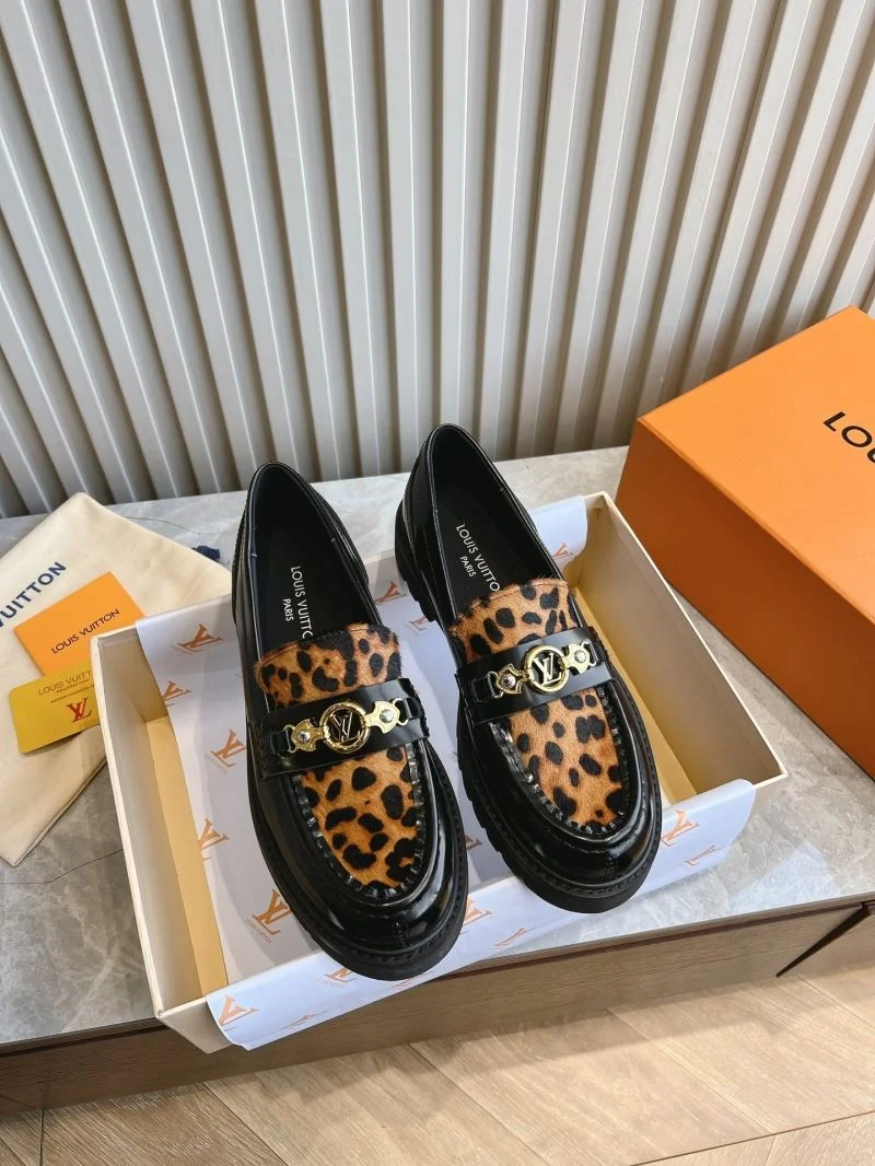 RelaxedFit Louis Vuitton Low Shoes 31617