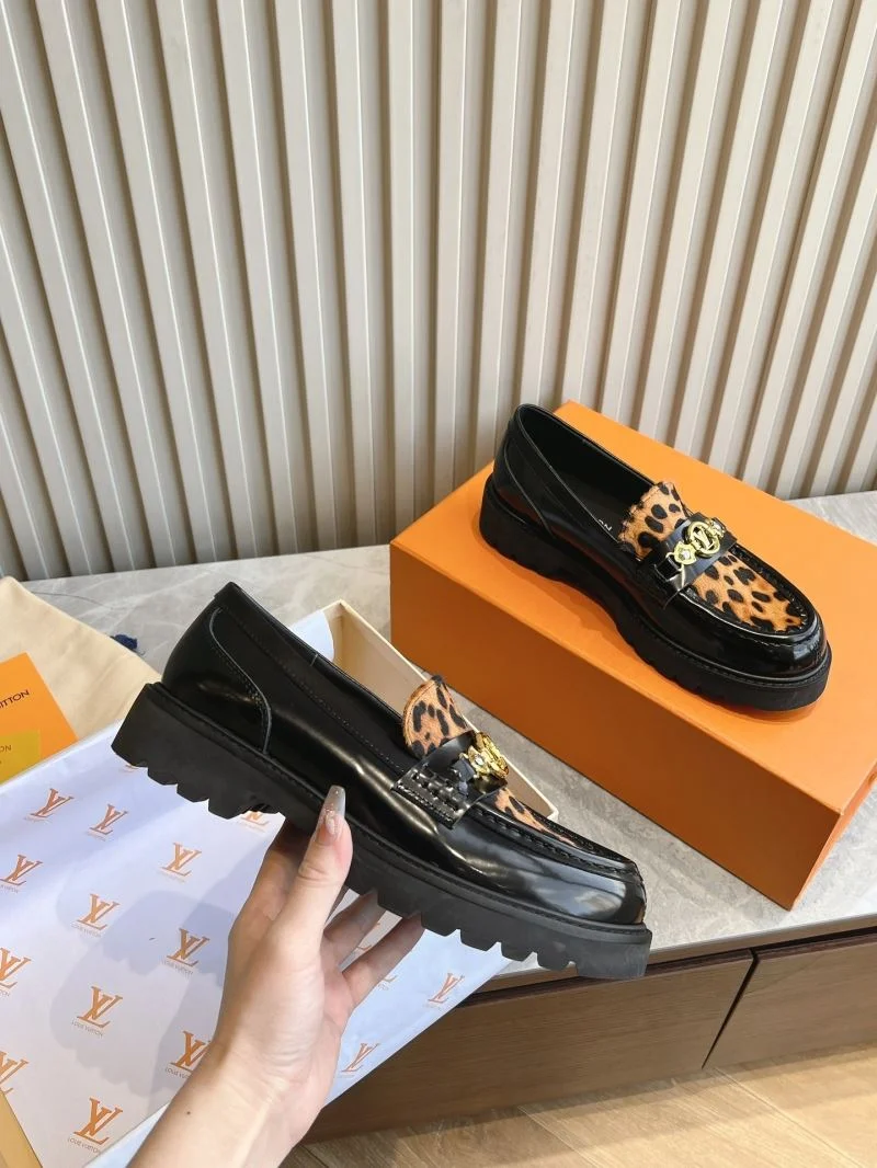 RelaxedFit Louis Vuitton Low Shoes 31617