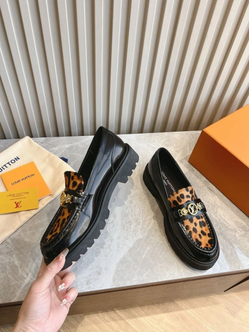 RelaxedFit Louis Vuitton Low Shoes 31617