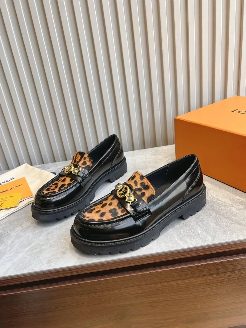 RelaxedFit Louis Vuitton Low Shoes 31617