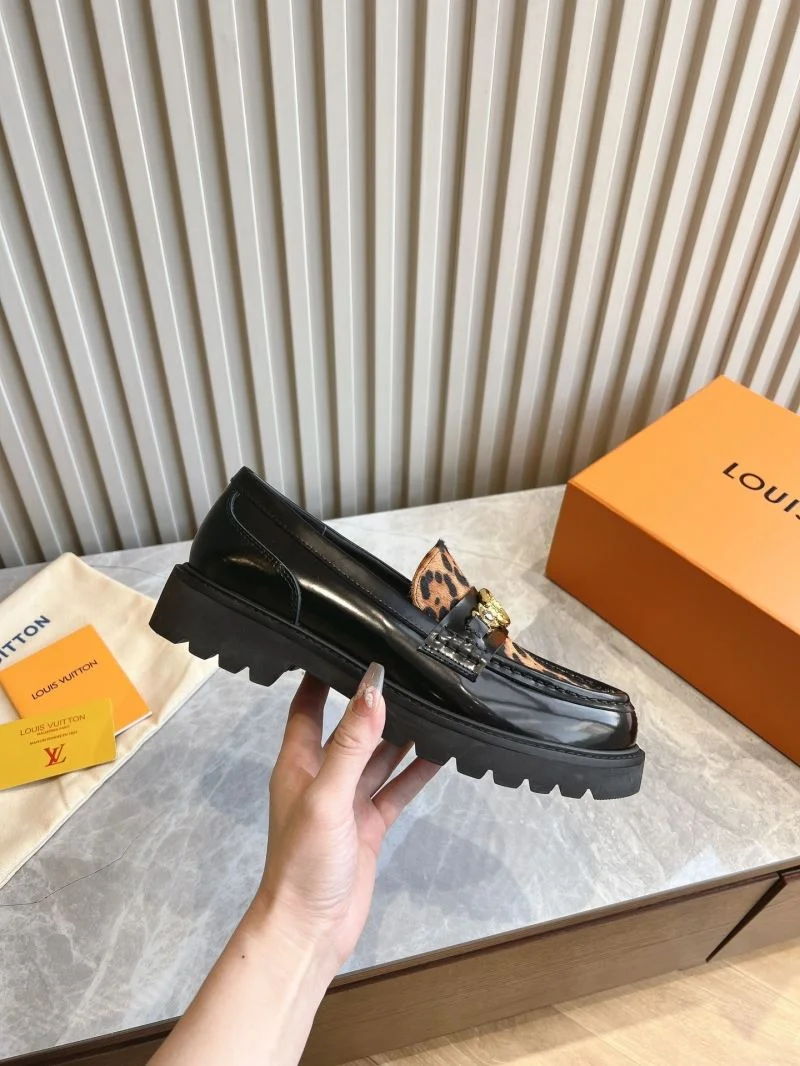 RelaxedFit Louis Vuitton Low Shoes 31617