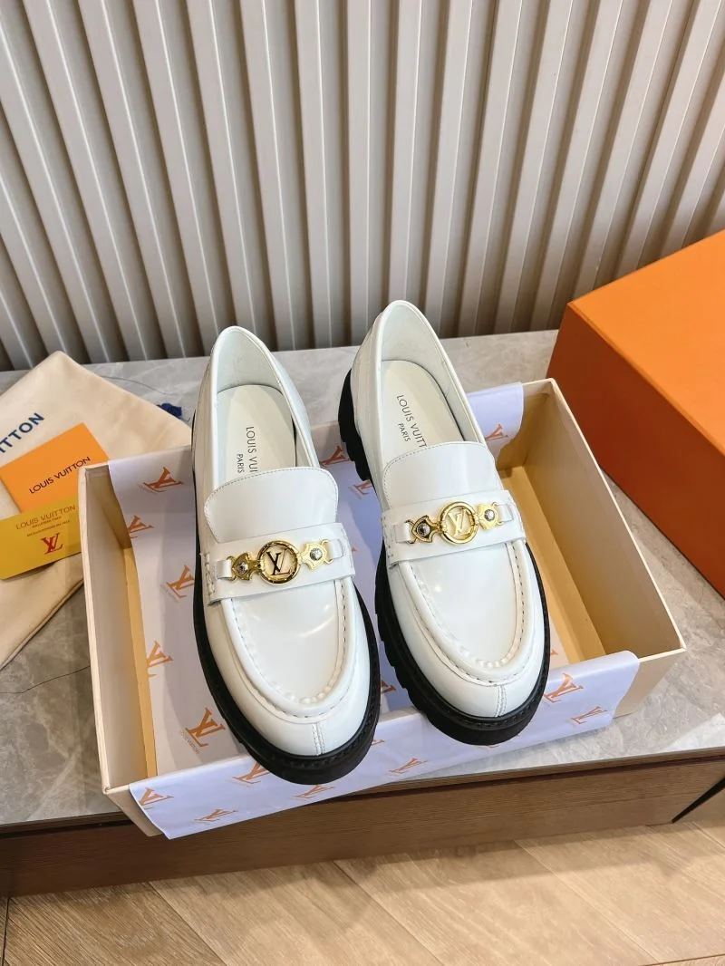 WellDesigned Louis Vuitton Low Shoes 31609