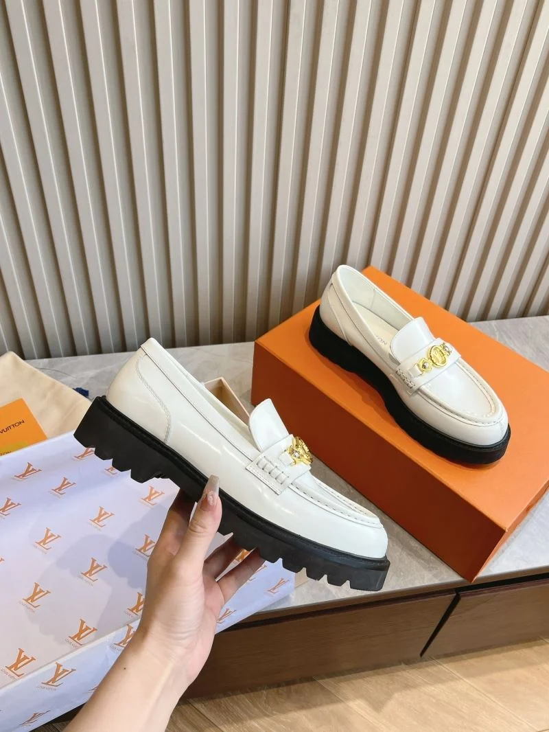 WellDesigned Louis Vuitton Low Shoes 31609