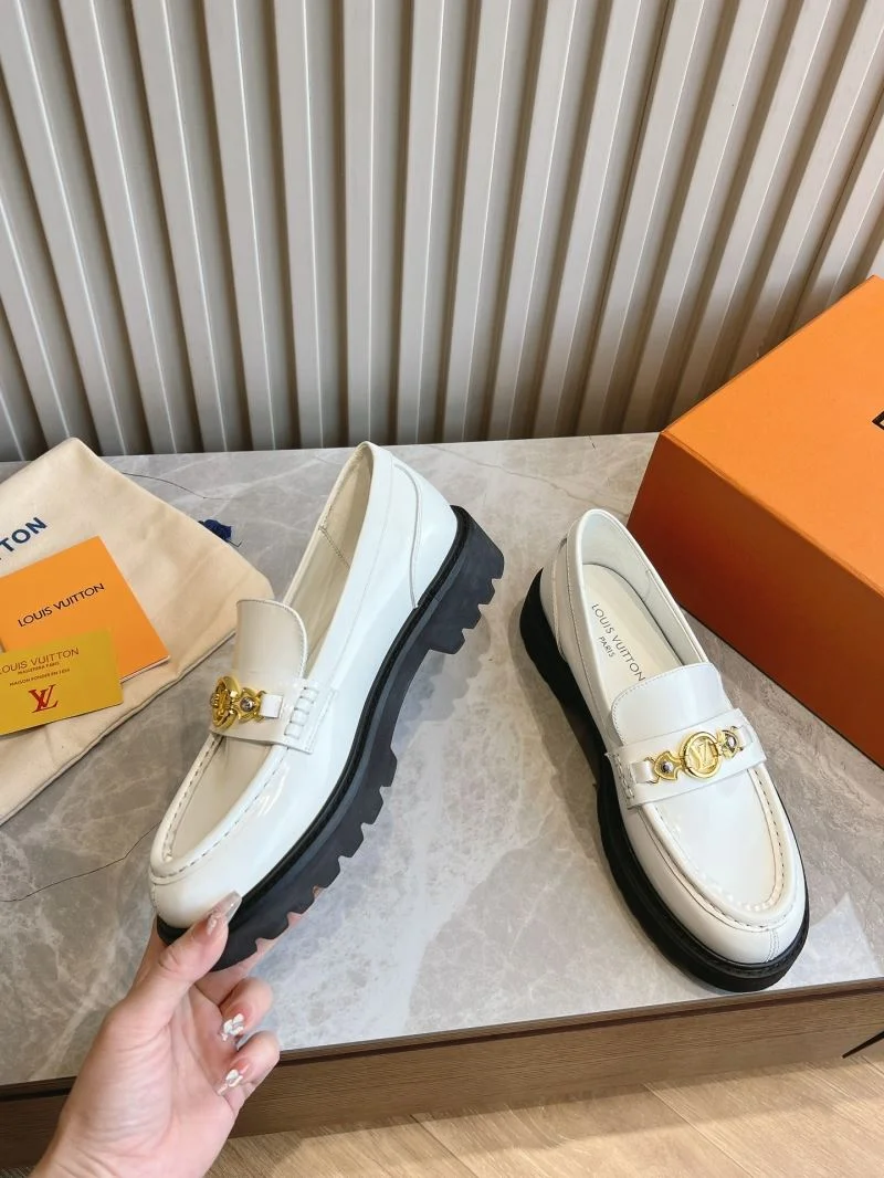 WellDesigned Louis Vuitton Low Shoes 31609