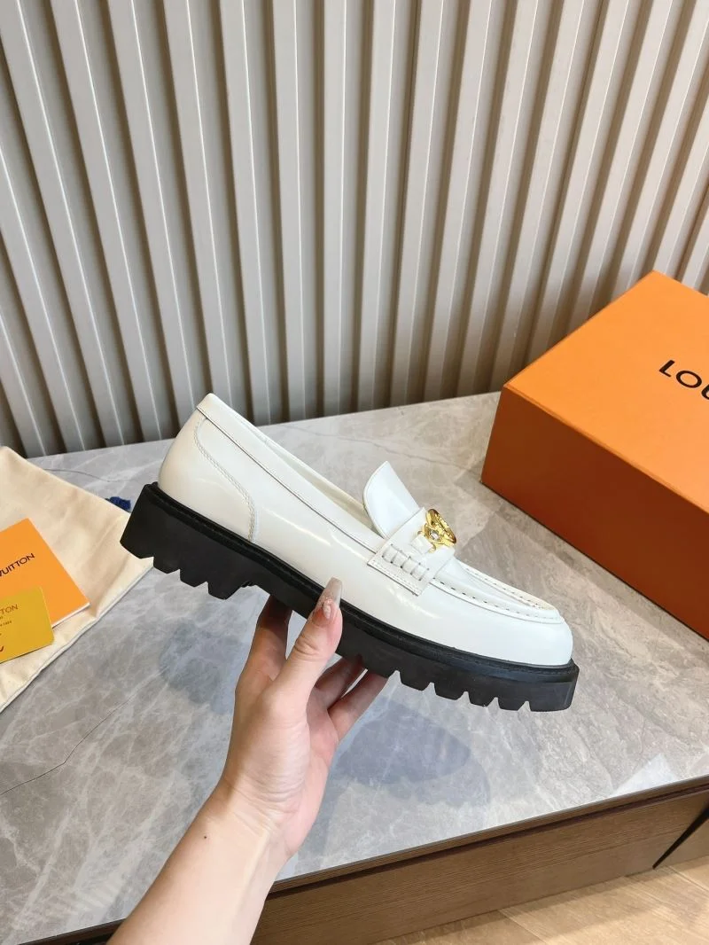 WellDesigned Louis Vuitton Low Shoes 31609