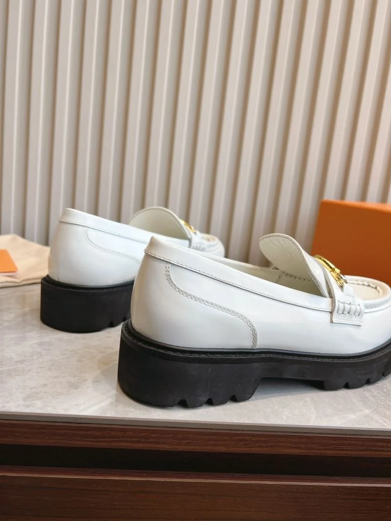 WellDesigned Louis Vuitton Low Shoes 31609