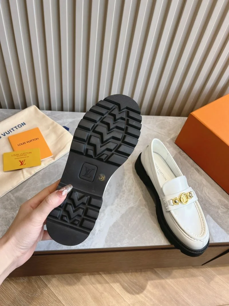 WellDesigned Louis Vuitton Low Shoes 31609