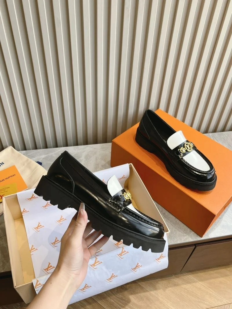 Louis Vuitton Low Shoes RelaxedFit 31605