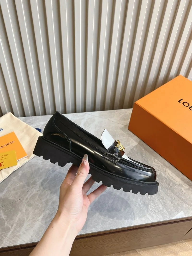 Louis Vuitton Low Shoes RelaxedFit 31605