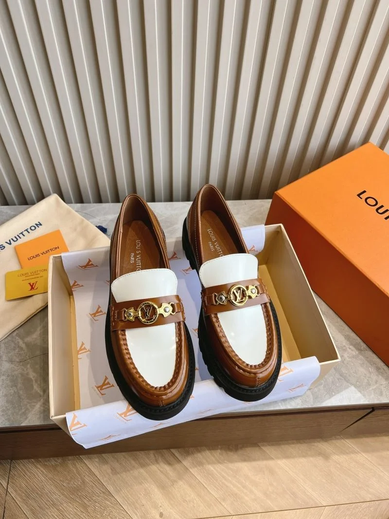 Louis Vuitton Low Shoes Supportive 31610
