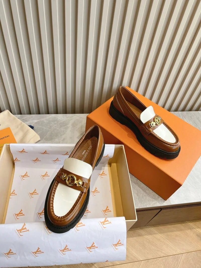 Louis Vuitton Low Shoes Supportive 31610