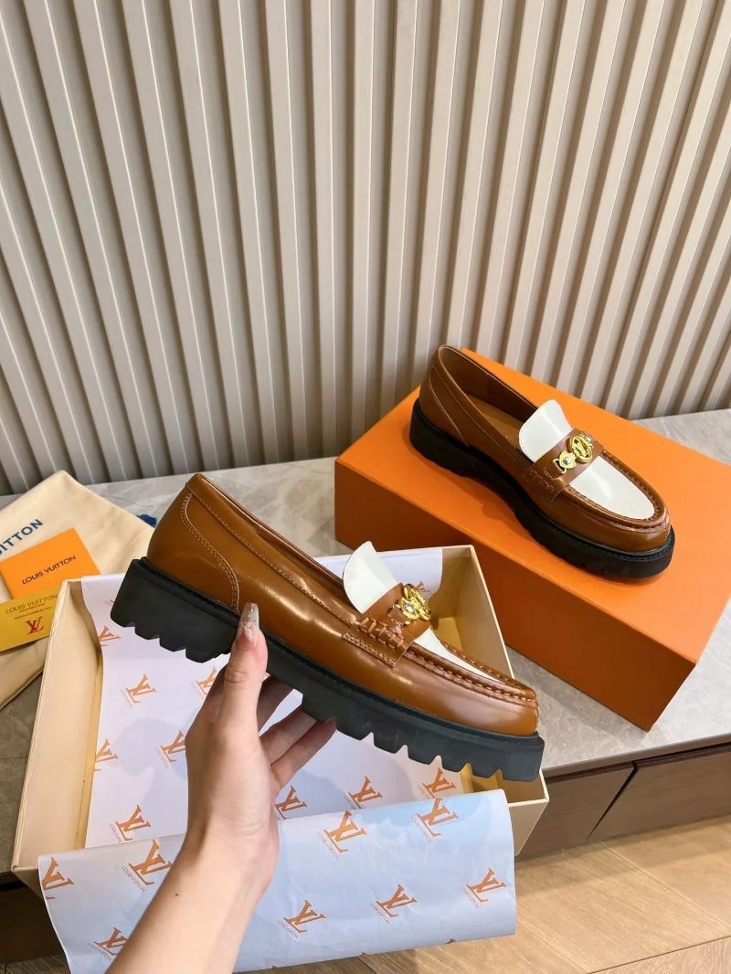 Louis Vuitton Low Shoes Supportive 31610