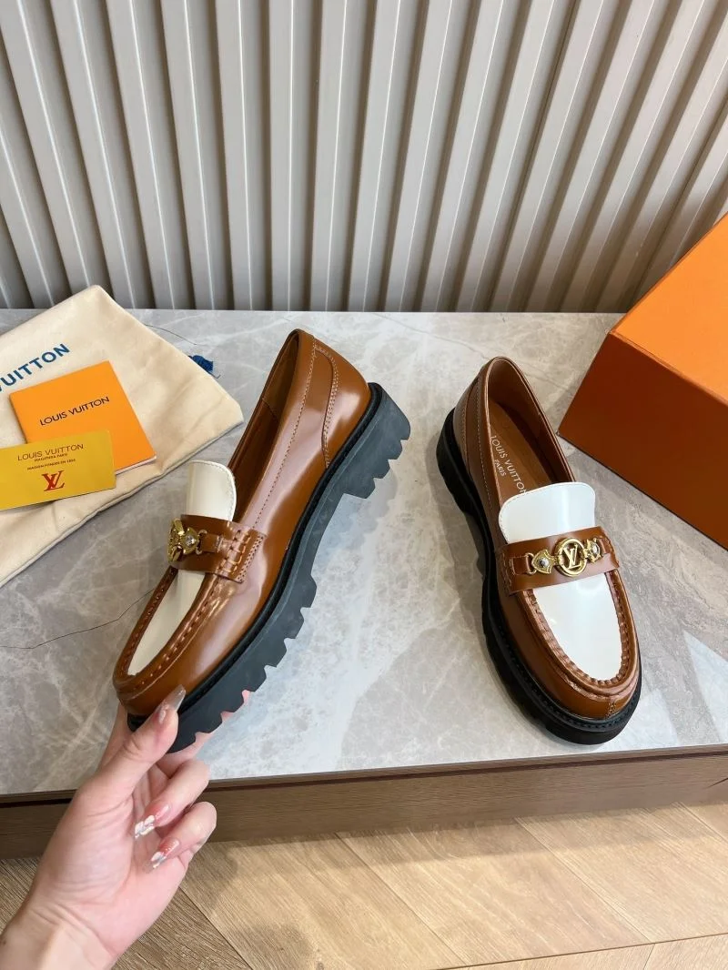 Louis Vuitton Low Shoes Supportive 31610
