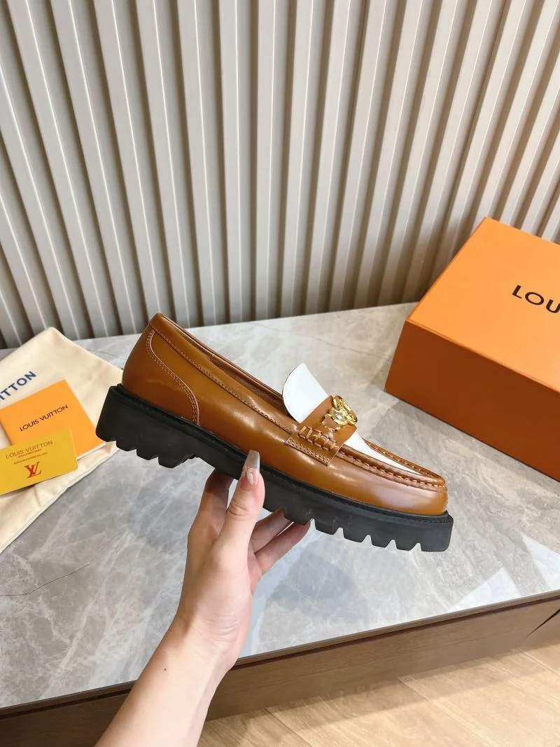 Louis Vuitton Low Shoes Supportive 31610