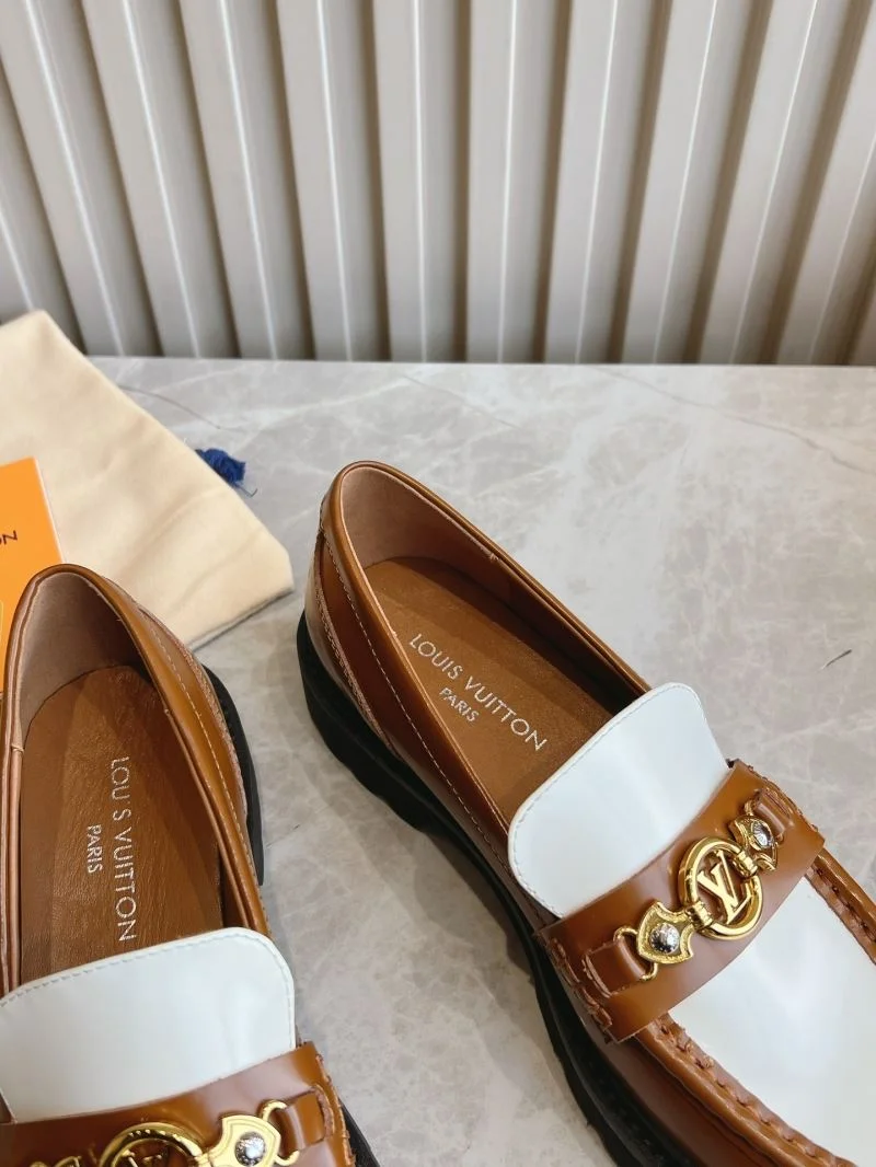 Louis Vuitton Low Shoes Supportive 31610