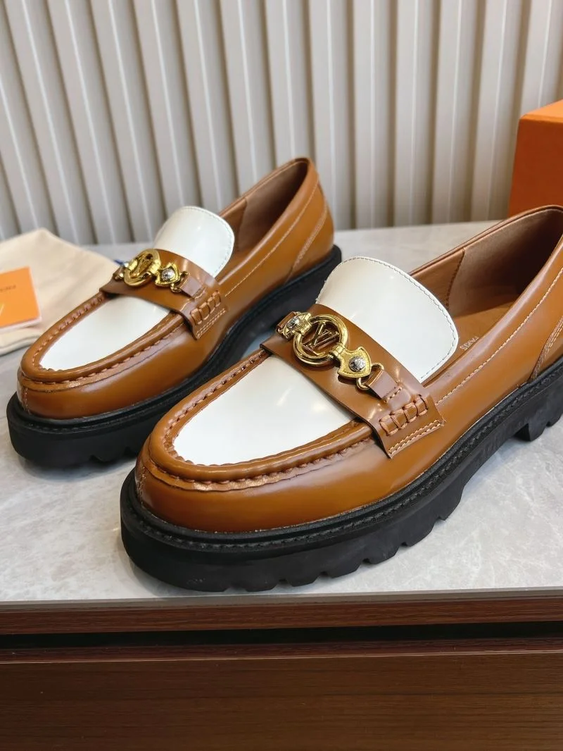 Louis Vuitton Low Shoes Supportive 31610
