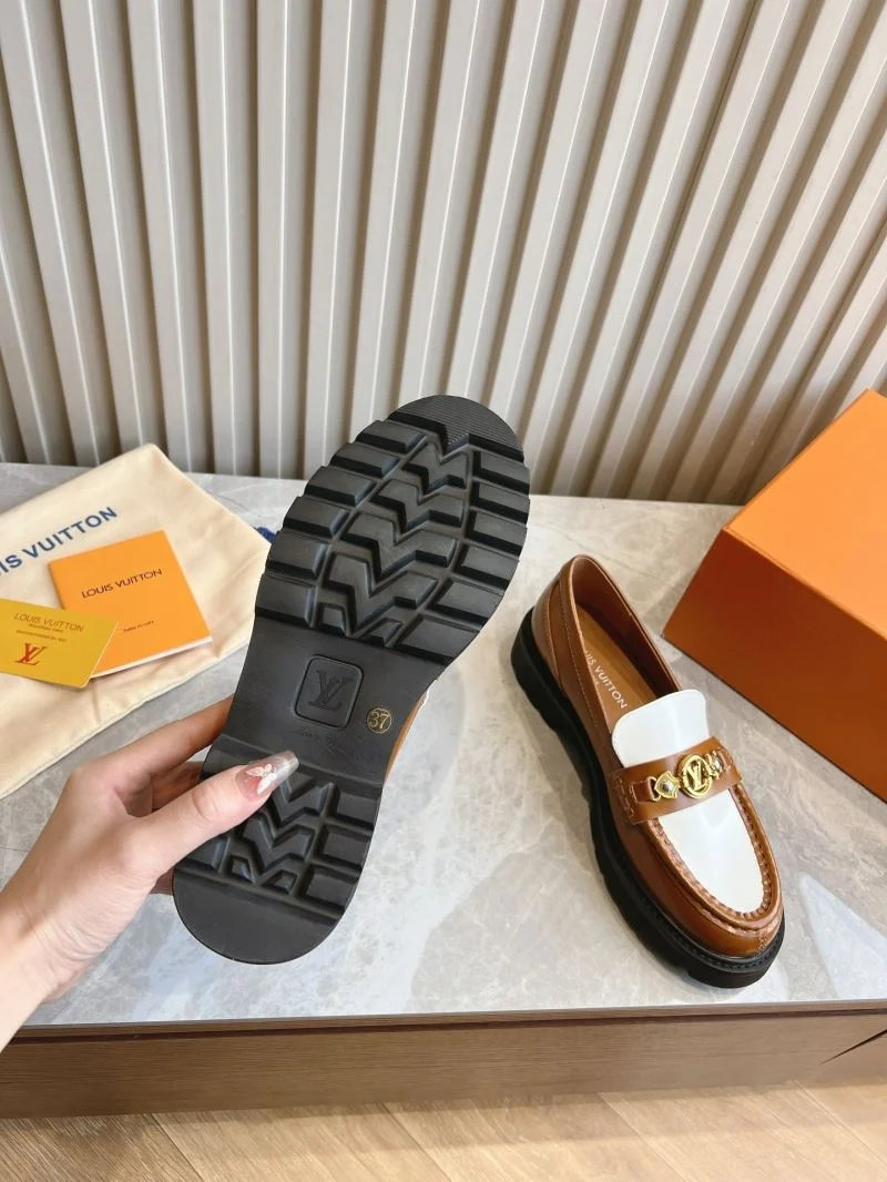 Louis Vuitton Low Shoes Supportive 31610