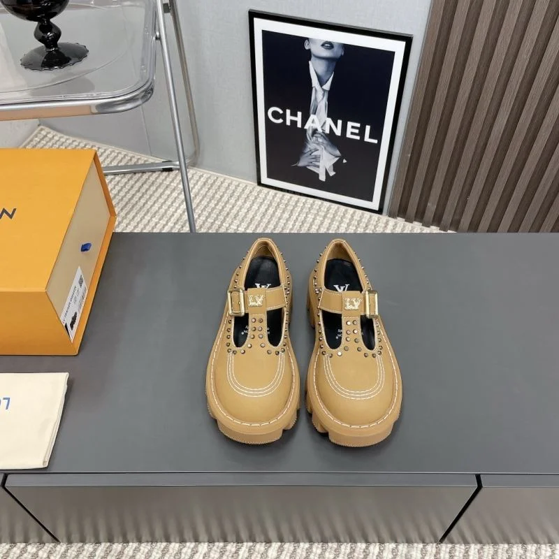 Louis Vuitton Low Shoes Attractive 31608