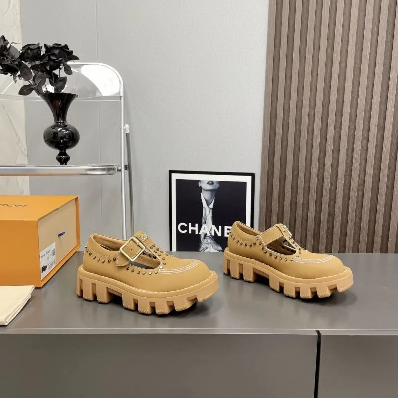 Louis Vuitton Low Shoes Attractive 31608