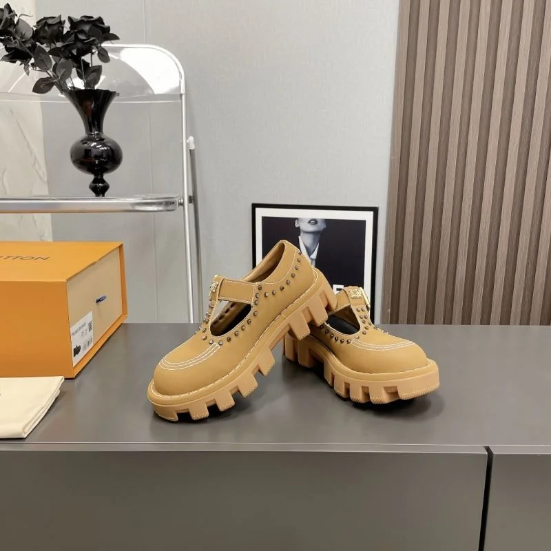 Louis Vuitton Low Shoes Attractive 31608