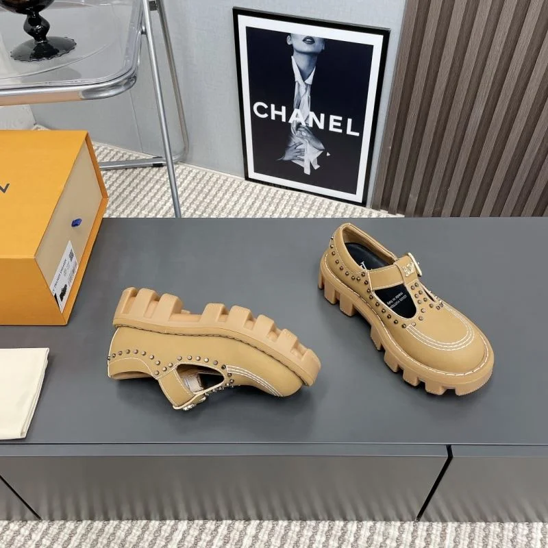 Louis Vuitton Low Shoes Attractive 31608