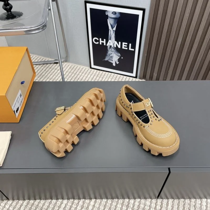 Louis Vuitton Low Shoes Attractive 31608