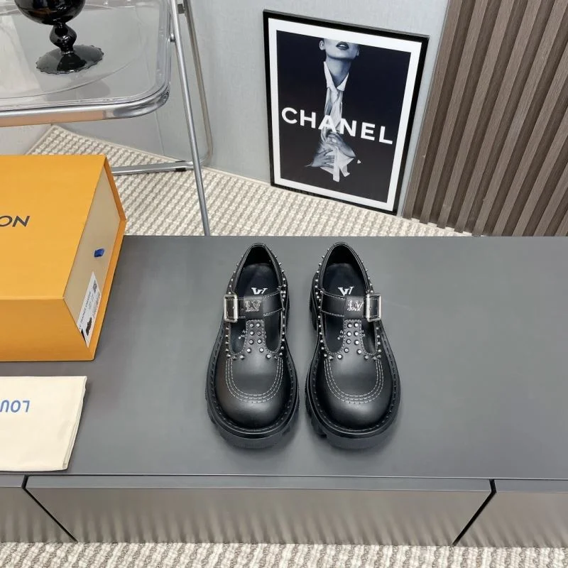 Tailored Louis Vuitton Low Shoes 31606