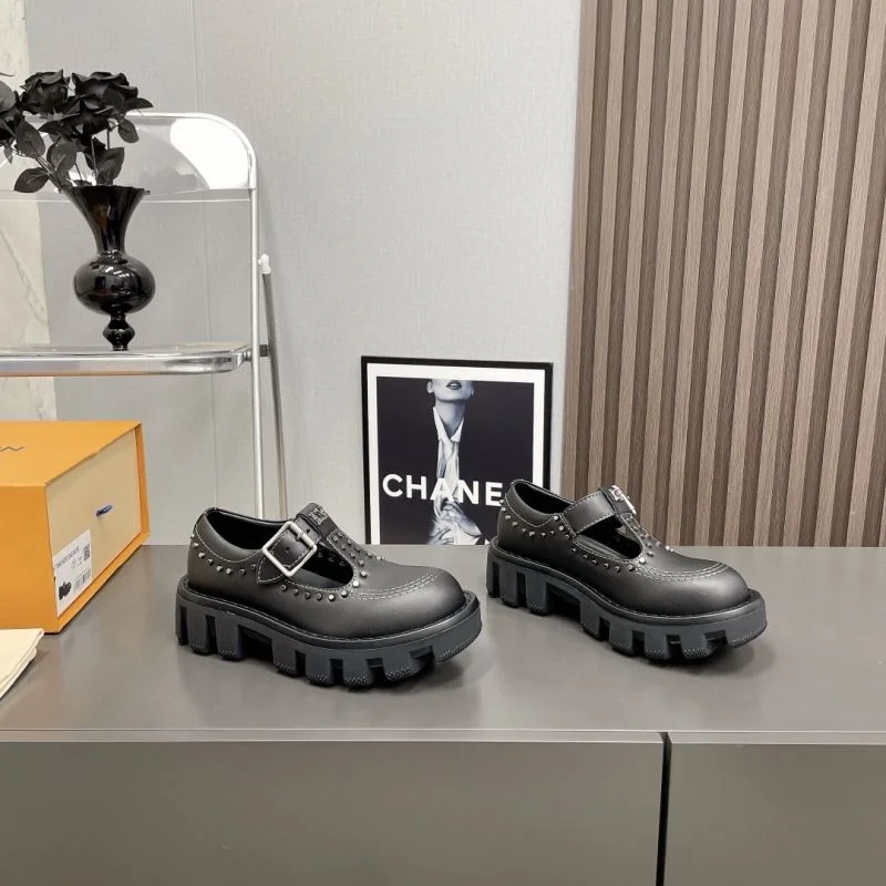 Tailored Louis Vuitton Low Shoes 31606