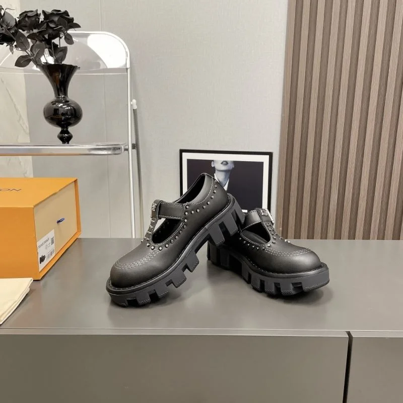 Tailored Louis Vuitton Low Shoes 31606