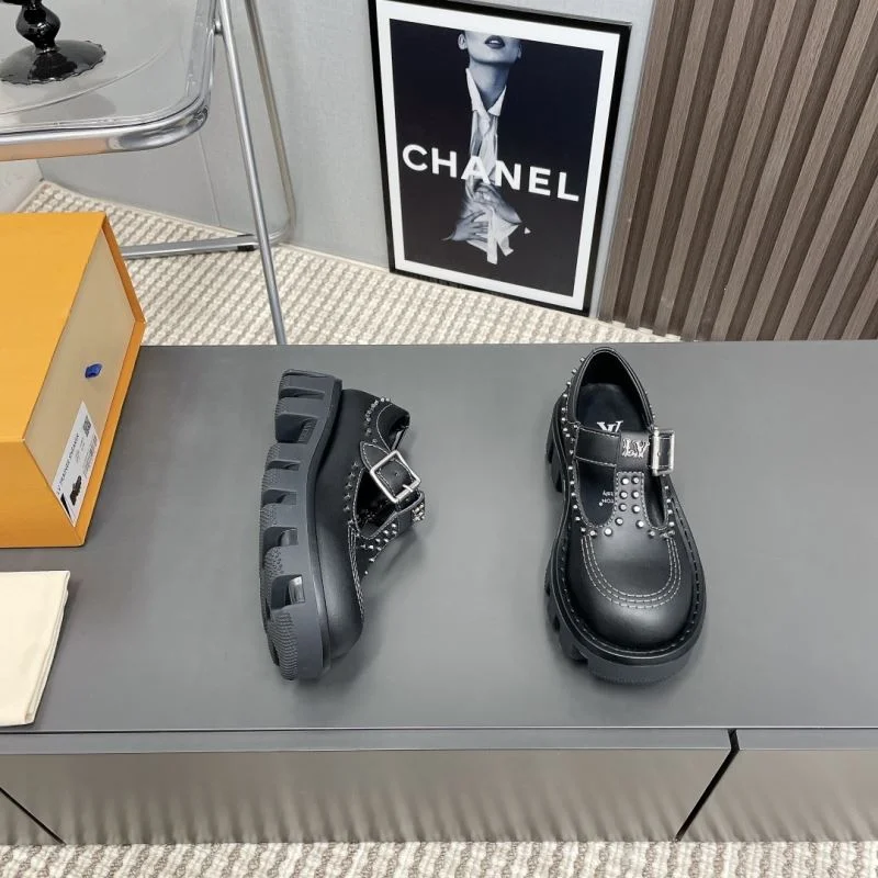 Tailored Louis Vuitton Low Shoes 31606