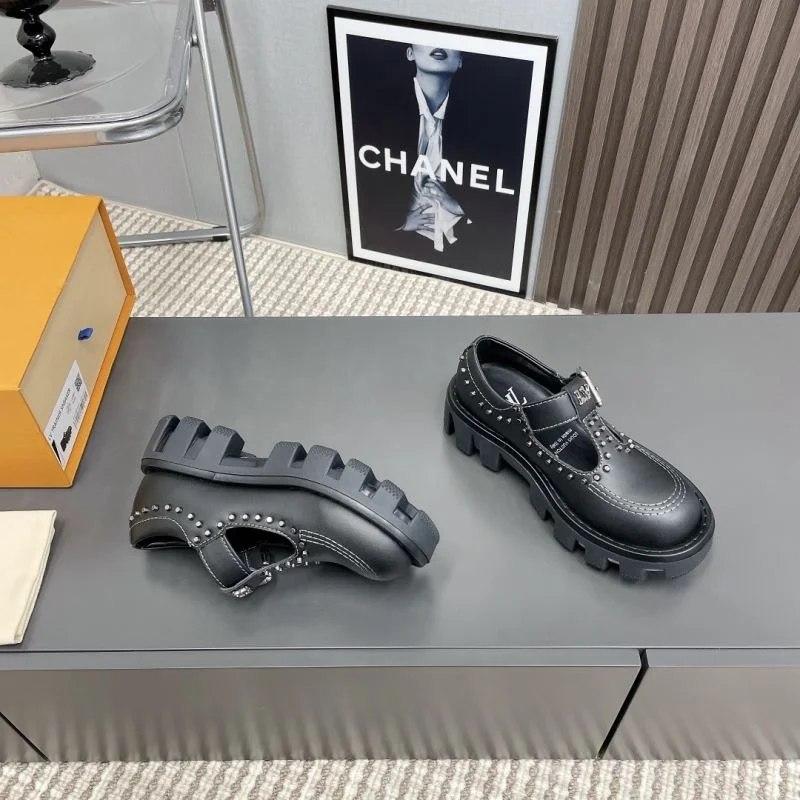 Tailored Louis Vuitton Low Shoes 31606