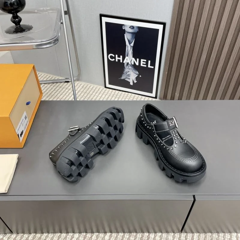 Tailored Louis Vuitton Low Shoes 31606