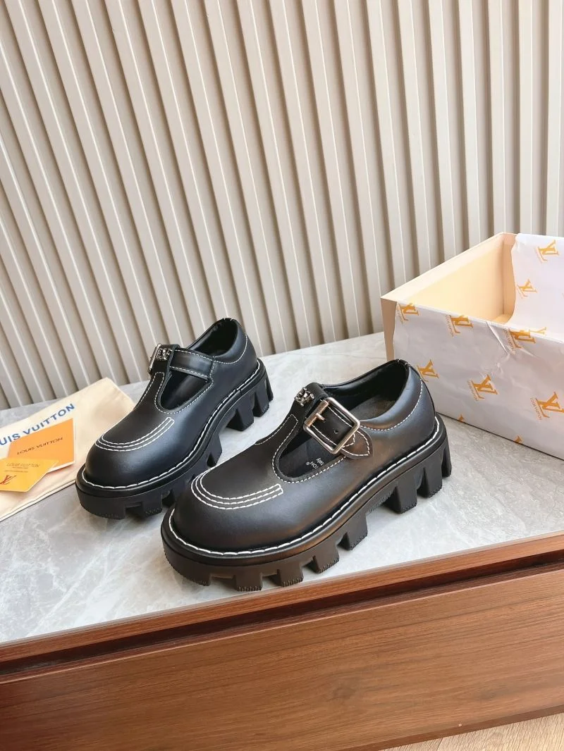MoistureWicking Louis Vuitton Low Shoes 31604