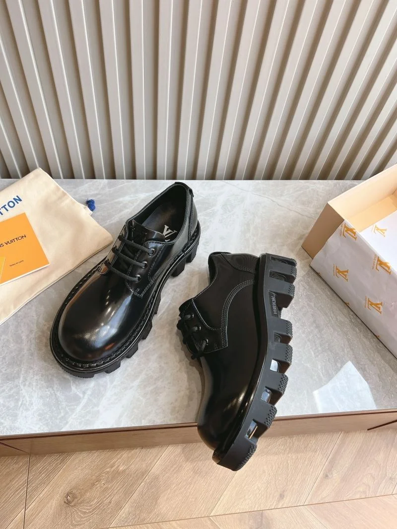 Louis Vuitton Low Shoes Supportive 31601