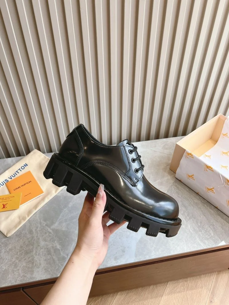 Louis Vuitton Low Shoes Supportive 31601