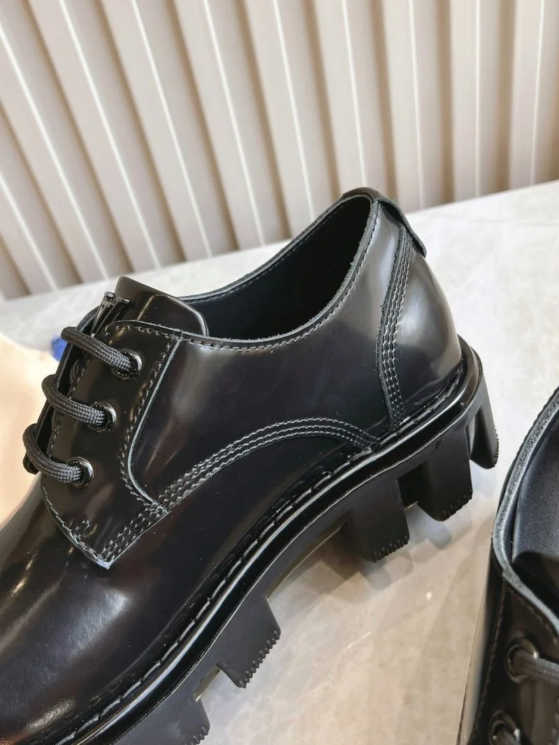 Louis Vuitton Low Shoes Supportive 31601