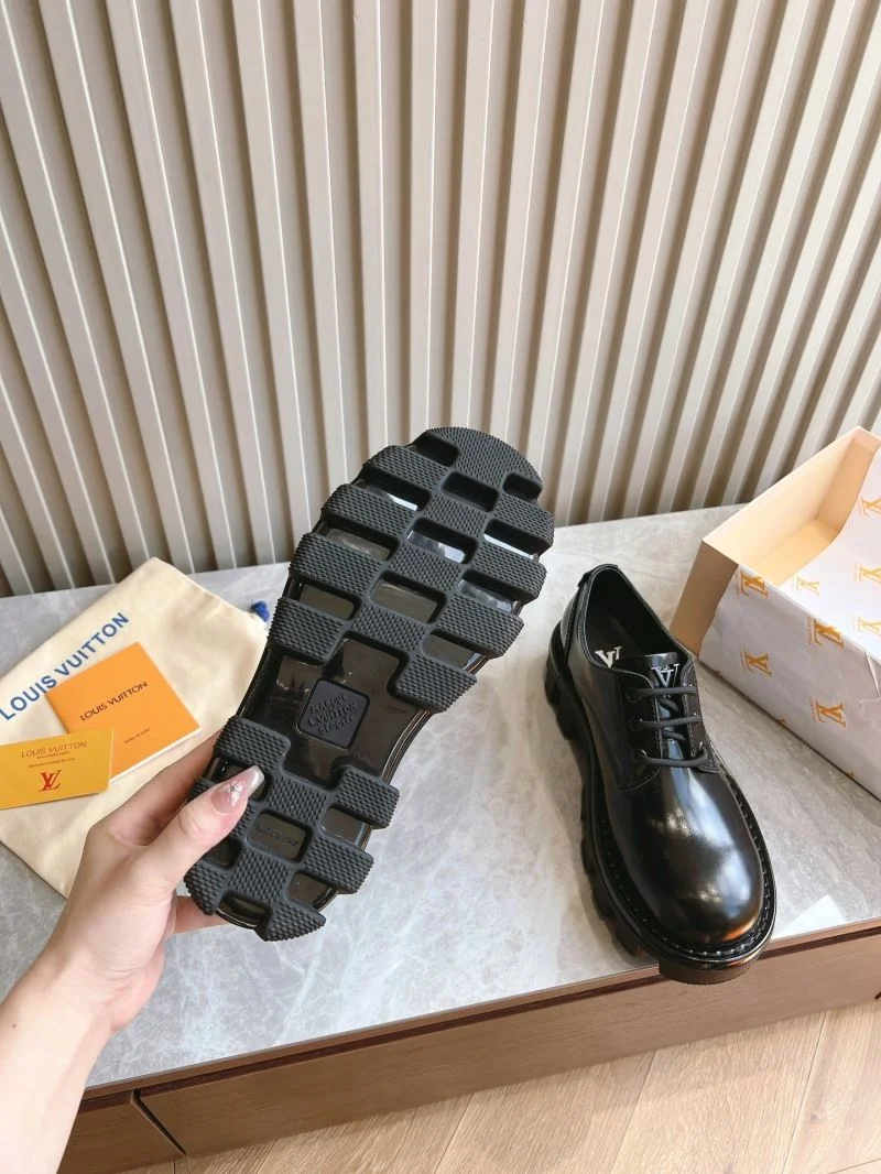 Louis Vuitton Low Shoes Supportive 31601