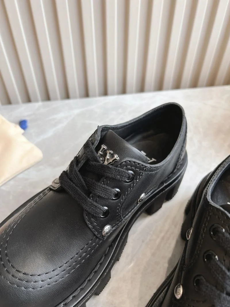 Premium Louis Vuitton Low Shoes 31600