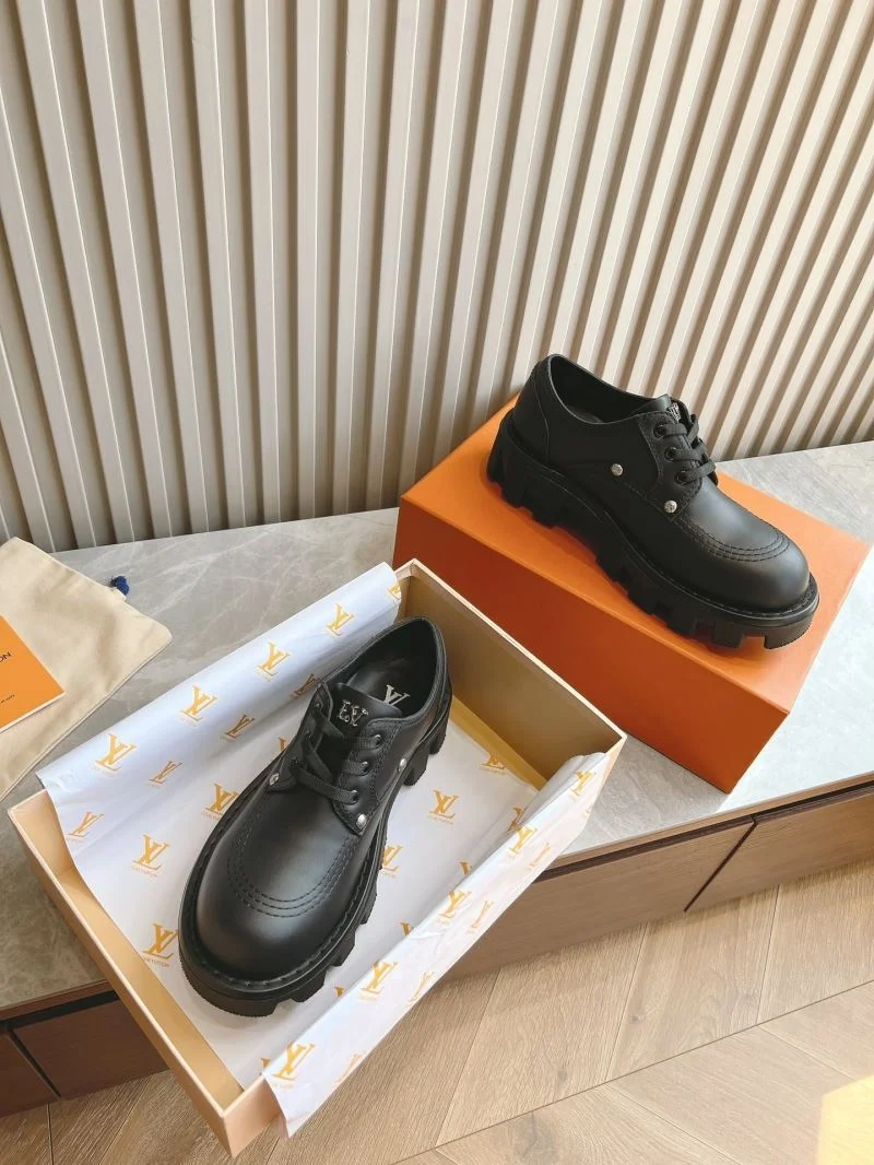 Louis Vuitton Low Shoes Seasonal 31599