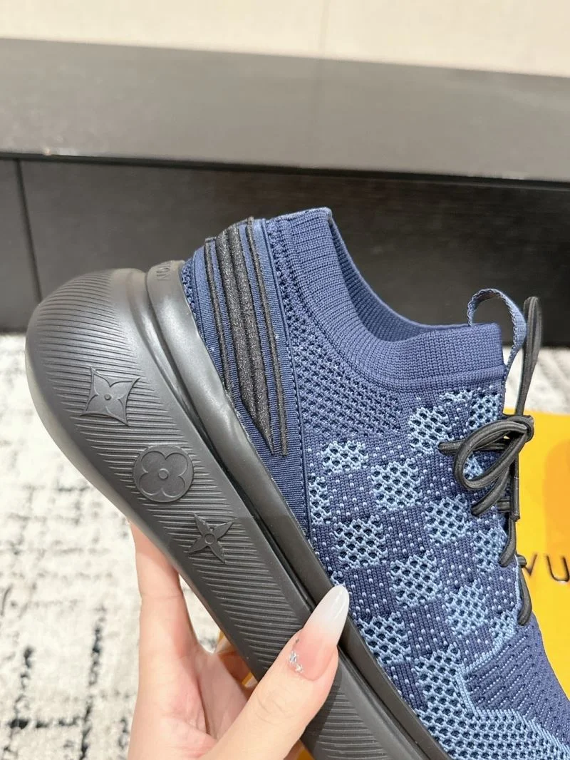 Minimalist Louis Vuitton Low Shoes 32350